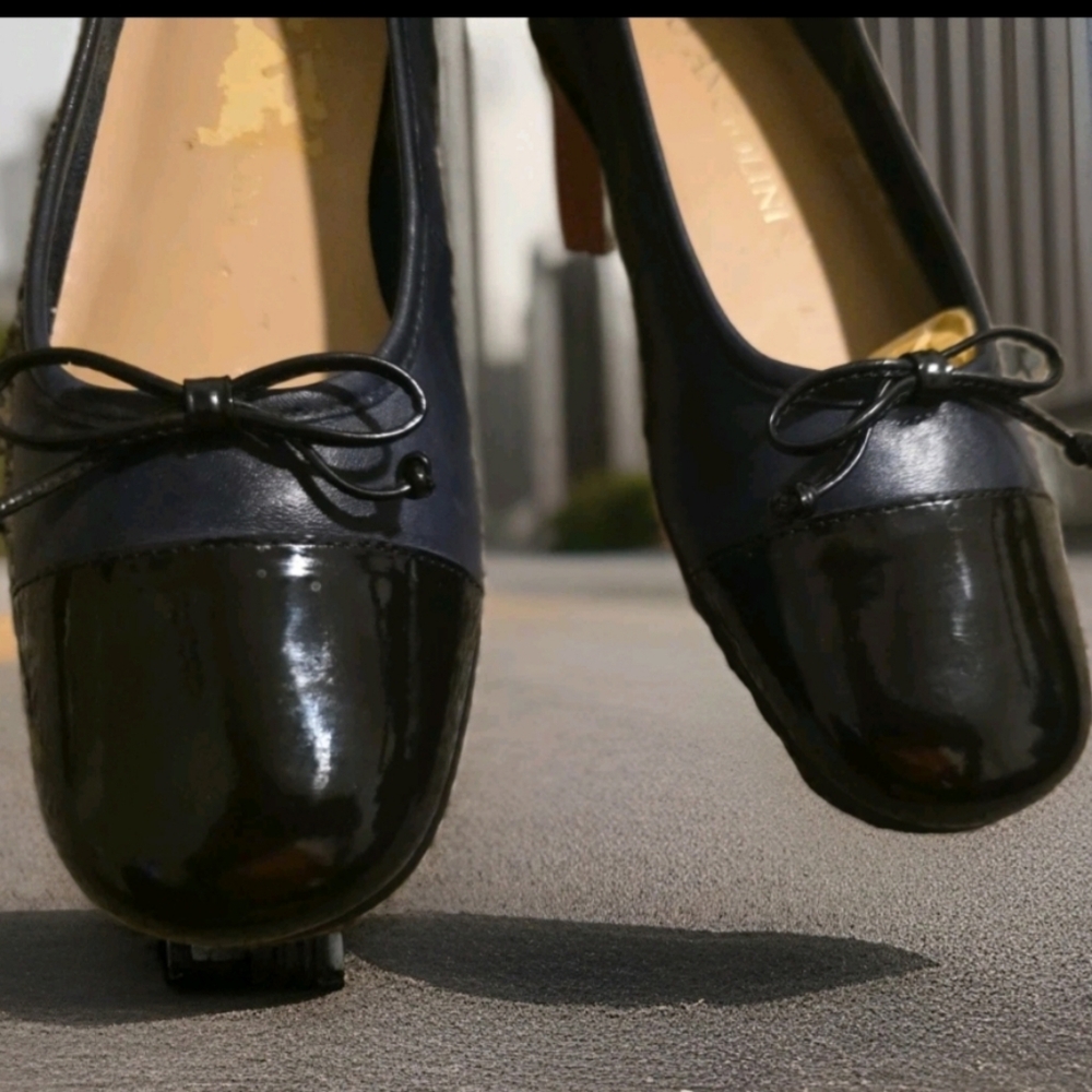 Pre-loved Enzo Angiolini Navy blue Leather With Black patent Cap Toe - Picture 5 of 5